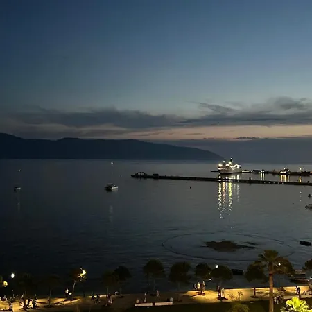Sea View Luxury 公寓 *